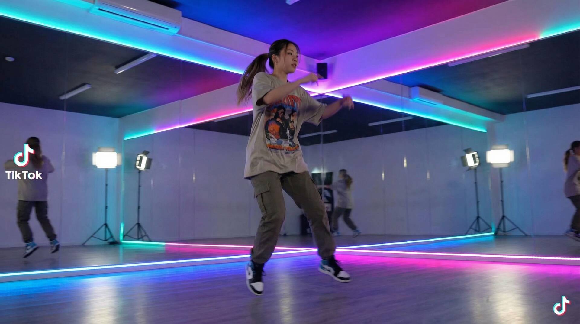 海角网美少女写真视频